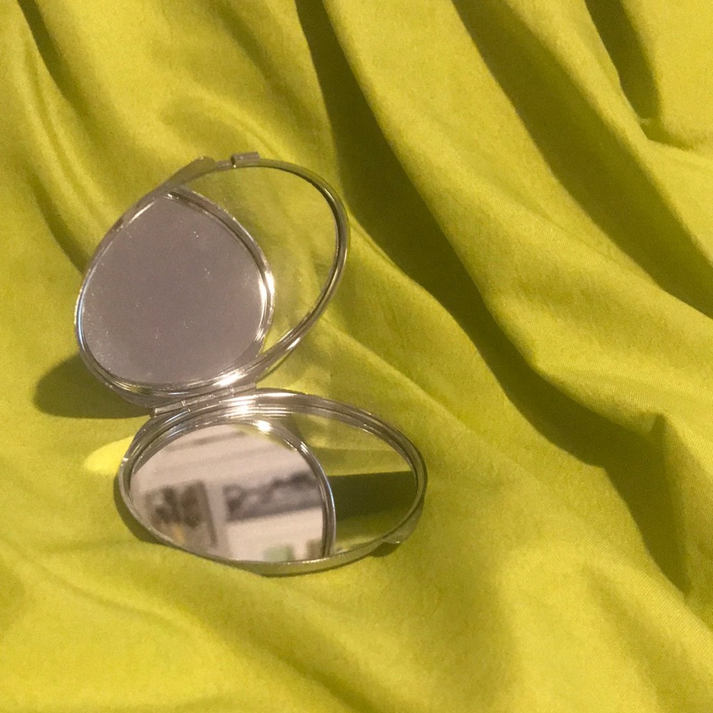 🧞‍♂️FREE Pocket Mirror